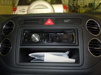   Pioneer DEH-2220UB  Volkswagen Golf 5